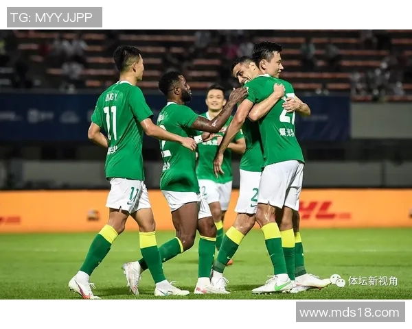 广州足球队以53分领跑大师赛积分榜展现强劲实力 广州足球队以53分领跑大师赛积分榜展现强劲实力