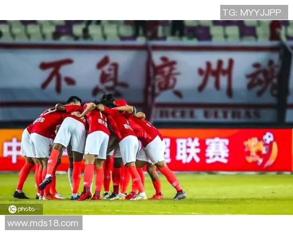 广州足球队的荣耀之路与奋斗精神全景回顾 广州足球队的荣耀之路与奋斗精神全景回顾